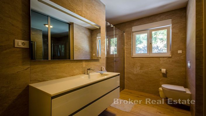 Image No.10-5 Bed Villa for sale