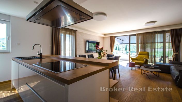 Image No.2-5 Bed Villa for sale