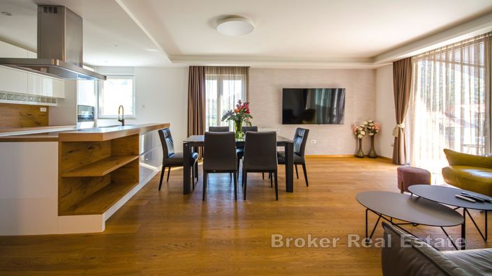 Image No.3-5 Bed Villa for sale