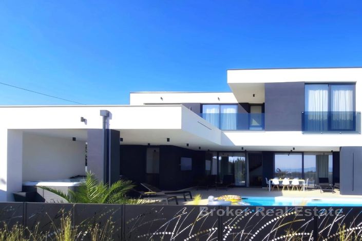 Image No.2-3 Bed Villa for sale
