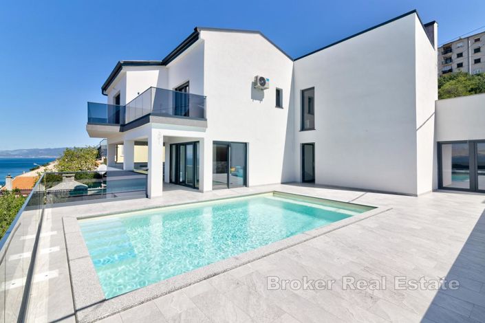 Image No.2-6 Bed Villa for sale