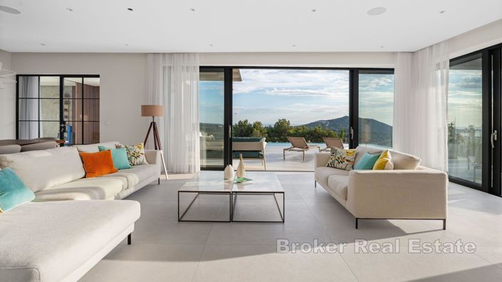 Image No.4-4 Bed Villa for sale