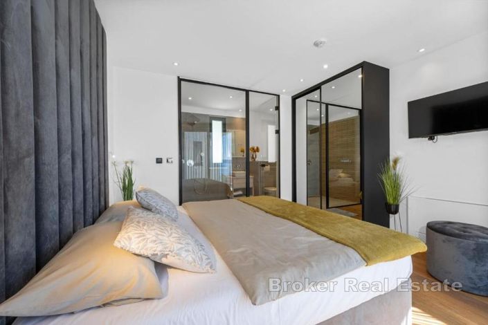 Image No.9-4 Bed Villa for sale