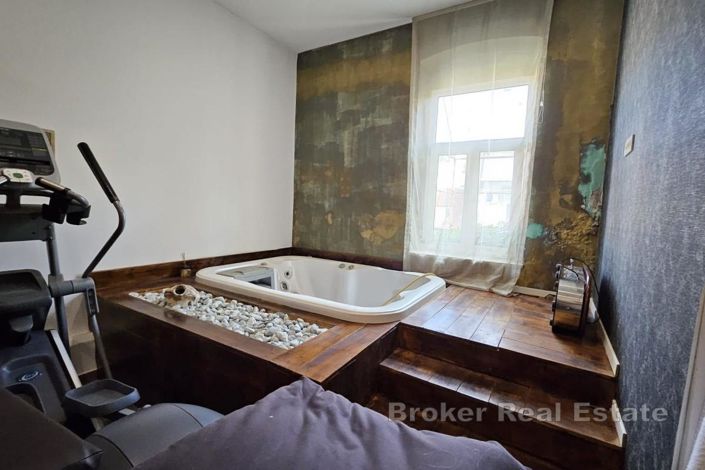 Image No.12-5 Bed Apartment for sale