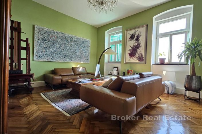 Image No.9-5 Bed Apartment for sale