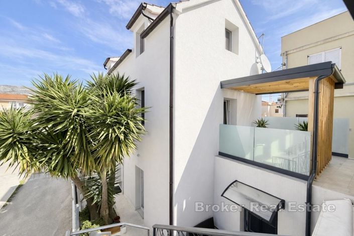 Image No.2-6 Bed Villa for sale