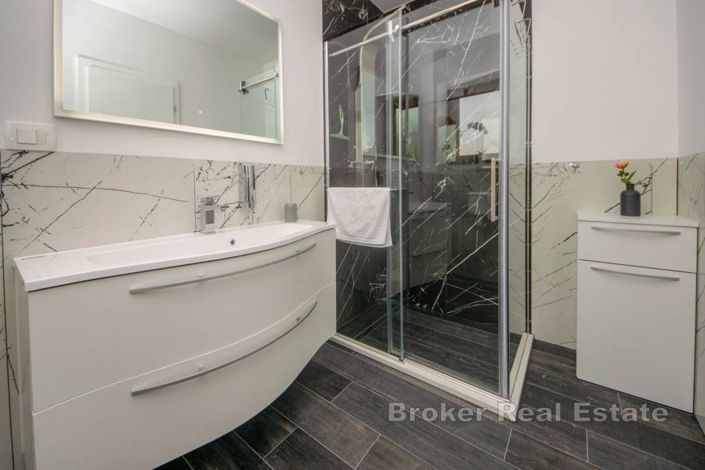 Image No.12-5 Bed Villa for sale