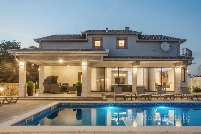 Image No.17-5 Bed Villa for sale