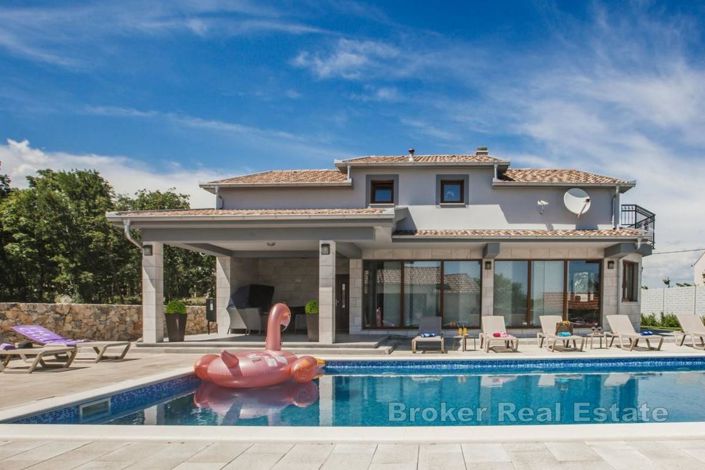 Image No.2-5 Bed Villa for sale