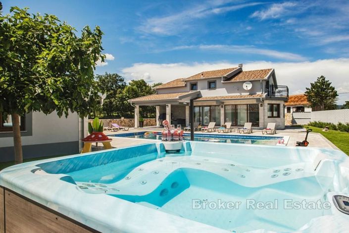 Image No.3-5 Bed Villa for sale