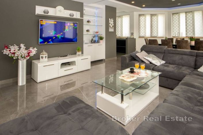 Image No.5-5 Bed Villa for sale