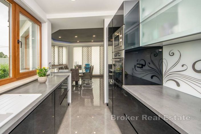 Image No.8-5 Bed Villa for sale