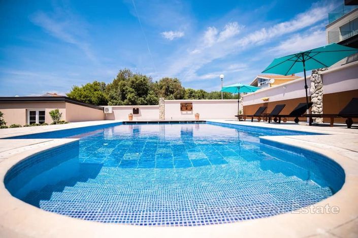 Image No.2-8 Bed Villa for sale