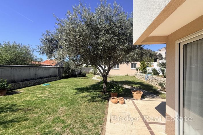 Image No.4-8 Bed Villa for sale