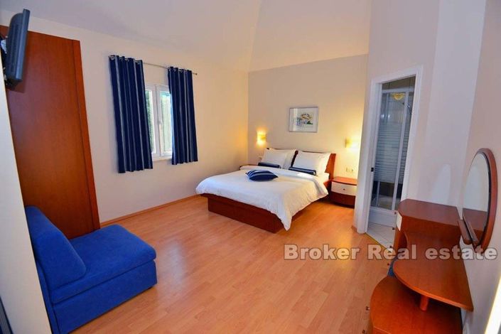 Image No.9-13 Bed Villa for sale