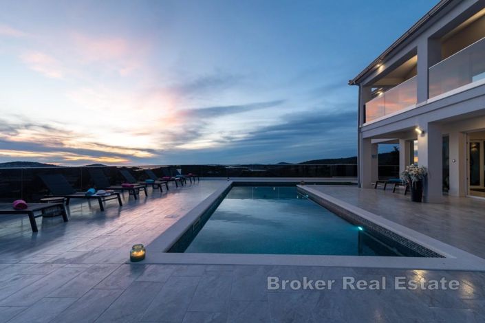 Image No.14-6 Bed Villa for sale