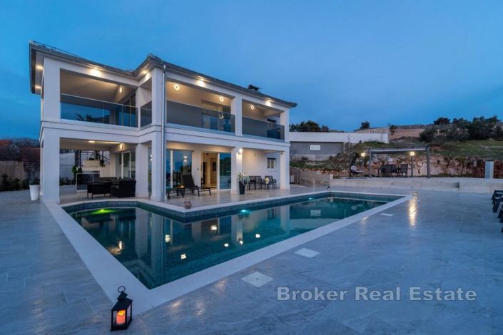 Image No.16-6 Bed Villa for sale