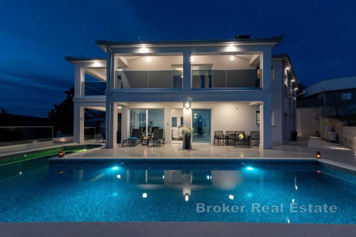 Image No.3-6 Bed Villa for sale