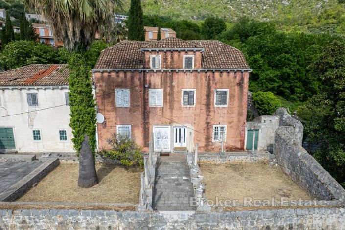 Image No.2-6 Bed Villa for sale