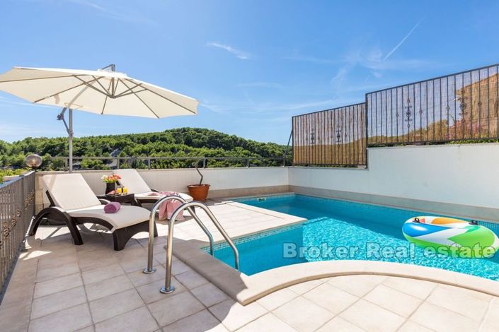 Image No.3-4 Bed Villa for sale