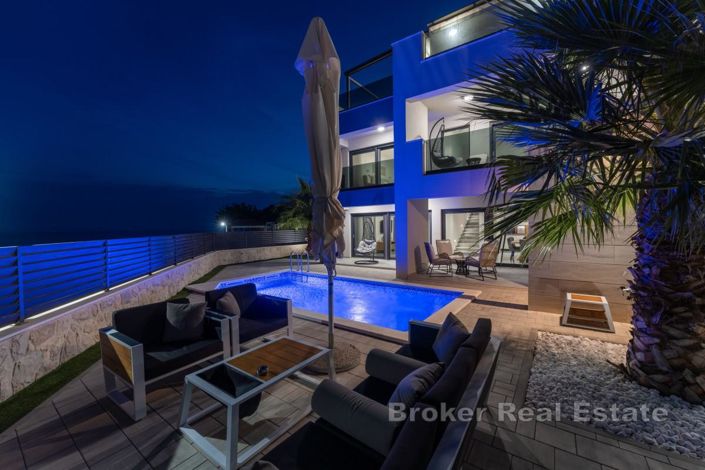 Image No.2-4 Bed Villa for sale