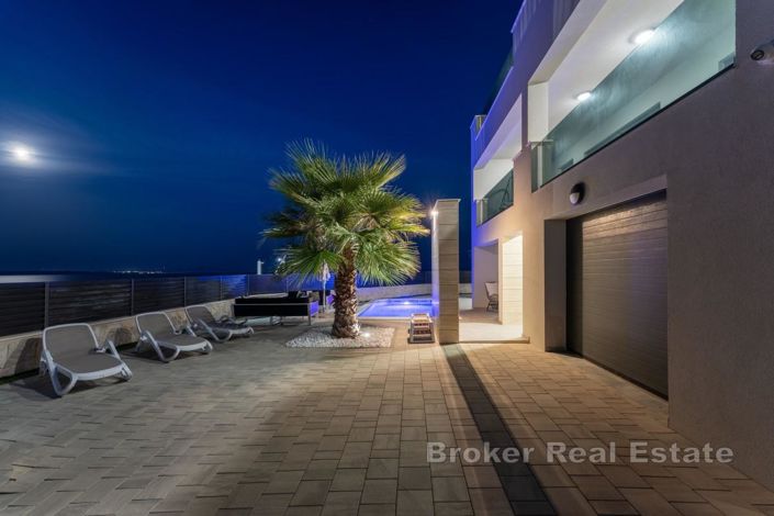 Image No.4-4 Bed Villa for sale