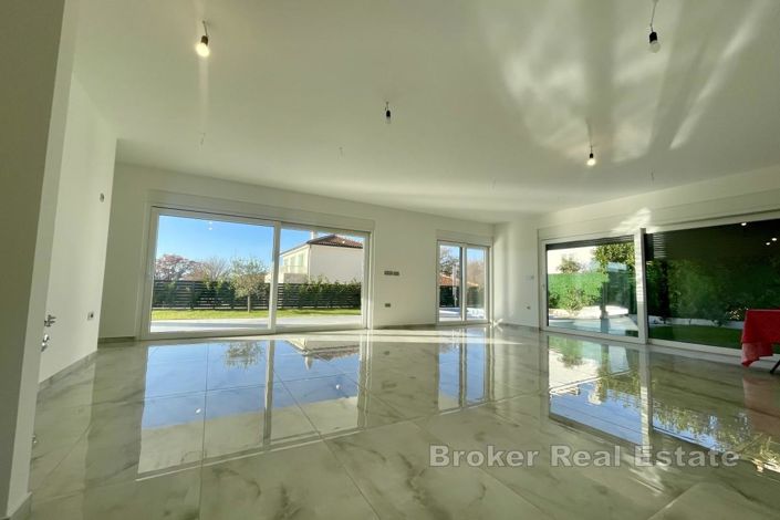Image No.3-4 Bed Villa for sale