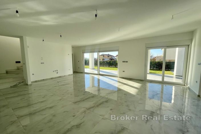 Image No.4-4 Bed Villa for sale