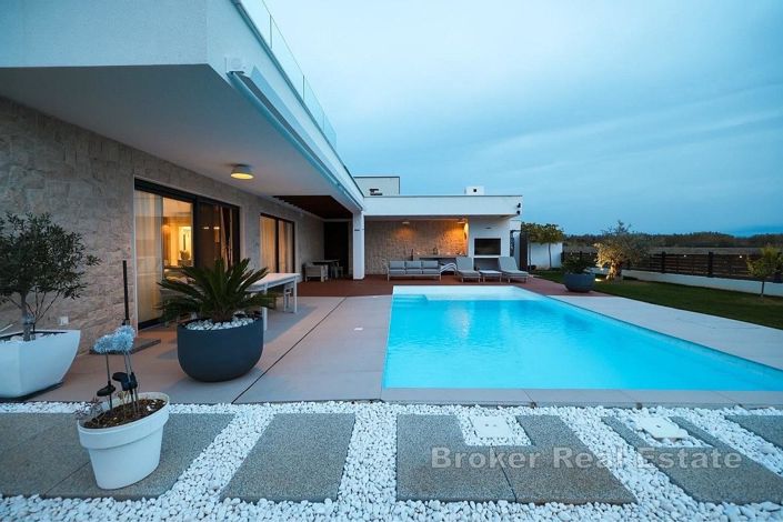 Image No.2-3 Bed Villa for sale