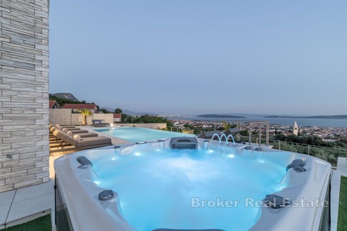Image No.6-5 Bed Villa for sale