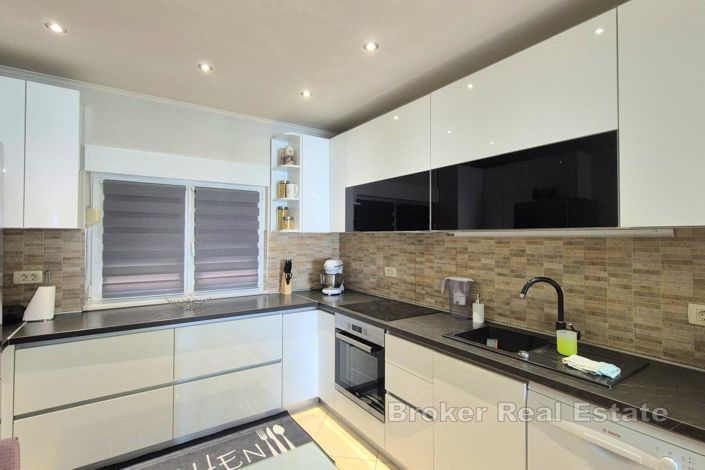 Image No.4-8 Bed Villa for sale
