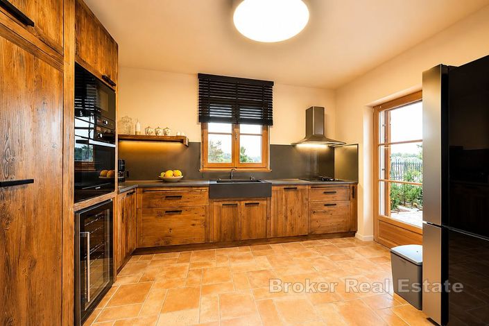 Image No.12-4 Bed Villa for sale
