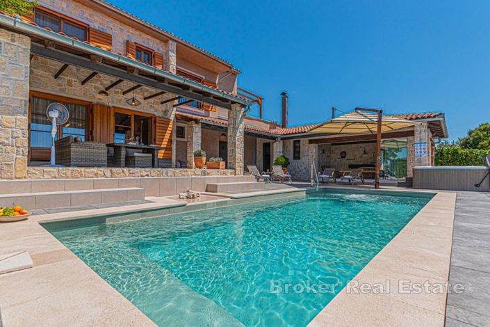 Image No.3-4 Bed Villa for sale