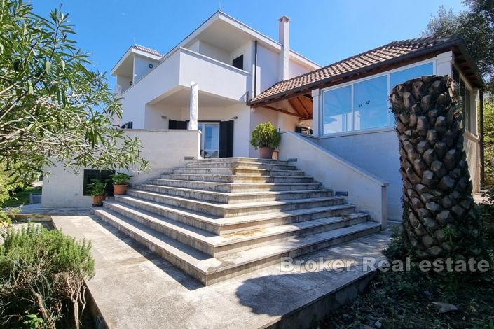 Image No.8-10 Bed Villa for sale