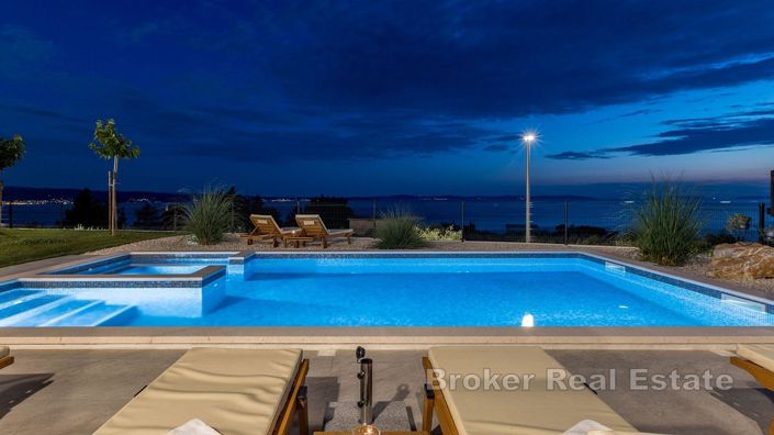 Image No.2-5 Bed Villa for sale