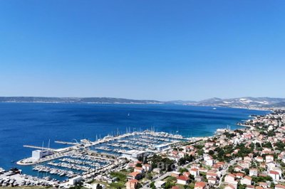 1 - Kaštel Sucurac, Land