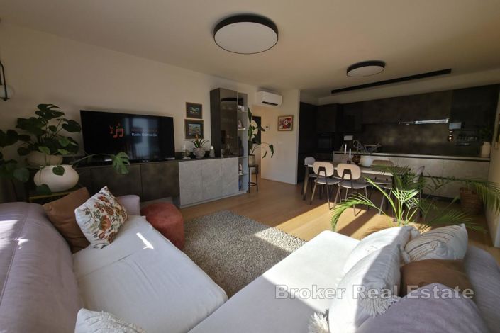 Image No.2-Appartement de 2 chambres à vendre à Žnjan