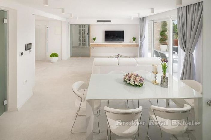 Image No.3-4 Bed Villa for sale