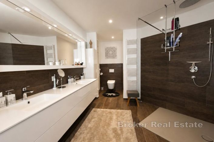 Image No.8-3 Bed Apartment for sale