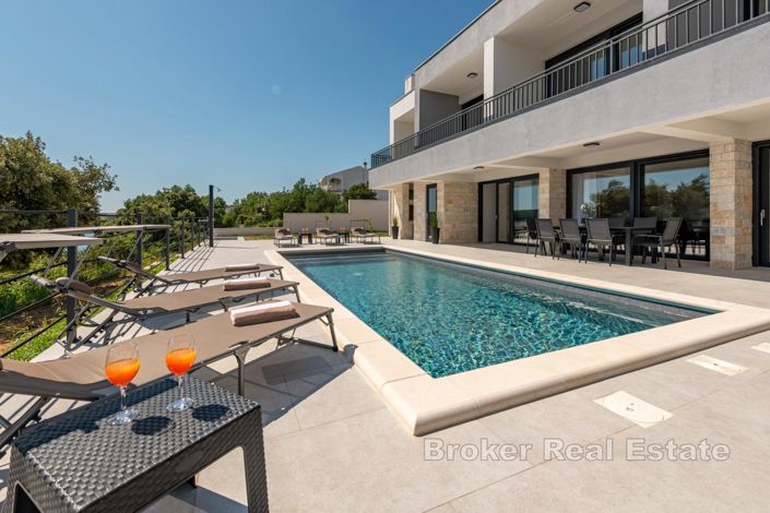 Image No.4-4 Bed Villa for sale