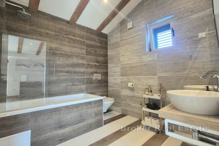 Image No.10-6 Bed Villa for sale