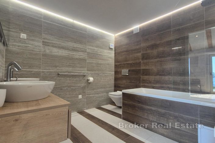 Image No.18-6 Bed Villa for sale