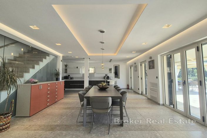 Image No.6-6 Bed Villa for sale