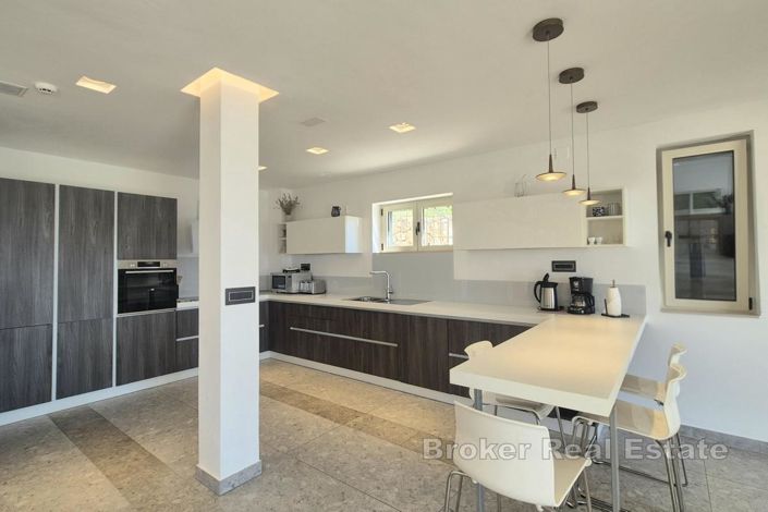 Image No.7-6 Bed Villa for sale