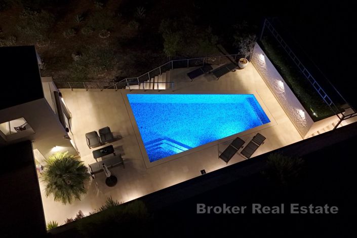 Image No.27-6 Bed Villa for sale