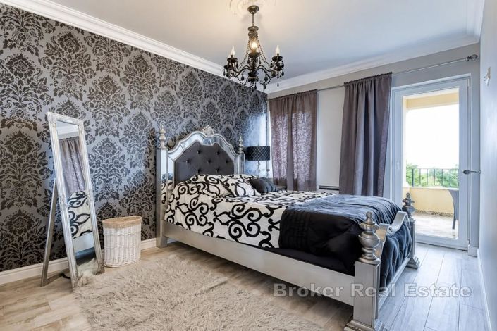 Image No.10-4 Bed Apartment for sale