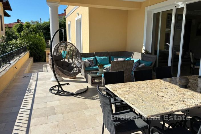 Image No.2-4 Bed Apartment for sale