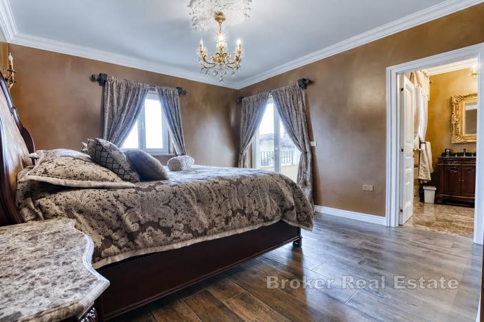 Image No.8-4 Bed Apartment for sale