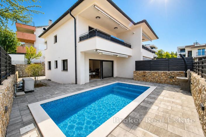 Image No.2-3 Bed Villa for sale