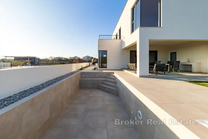 Image No.3-4 Bed Villa for sale